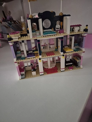 LEGO Friends - Grand Hotel in orasul Heartlake 41684