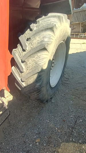 Vând cauciucuri tractor