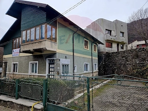 SINAIA- APARTAMENT DE VACANTA/ REZIDENTIAL- 3 camere in vila!