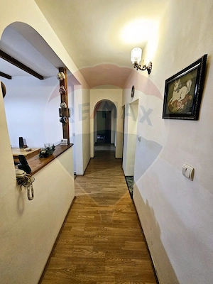 SINAIA- APARTAMENT DE VACANTA/ REZIDENTIAL- 3 camere in vila! - imagine 8