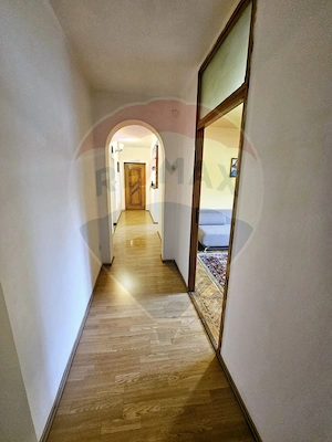 SINAIA- APARTAMENT DE VACANTA/ REZIDENTIAL- 3 camere in vila! - imagine 9