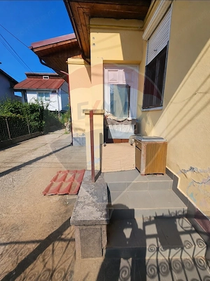 Casă / Vilă cu 4 camere de vânzare - imagine 3