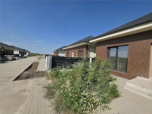 Casa parter - Tunari - 3 camere - 2 bai - 102 mp - prima inchiriere - imagine 14