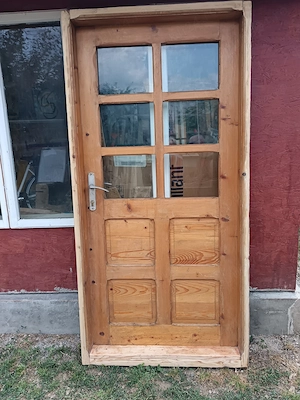 Ușa lemn brad