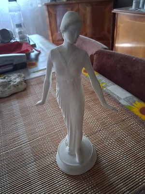 Statuetă porțelan biscuit CERO Cluj-Napoca   Stare impecabilă   Vintage