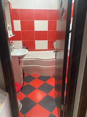 Se vinde apartament parțial mobilat - imagine 9