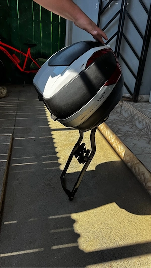 vand cutie moto givi v47 cu tot cu suport