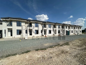 Casa insiruita, bucatarie inchisa, 3 camere, 2 bai, Giroc - imagine 2