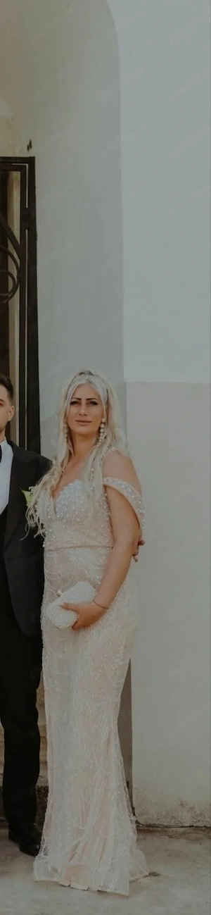 Rochie elegantă cu perle cusute 