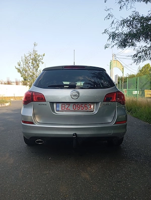 Opel Astra J Sports Tourer 1.4 Turbo 140 CP | Istoric complet | Scaune + Volan încălzite | Pilot aut - imagine 4