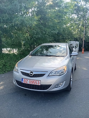 Opel Astra J Sports Tourer 1.4 Turbo 140 CP | Istoric complet | Scaune + Volan încălzite | Pilot aut - imagine 3
