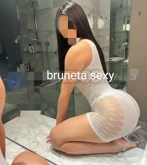 Bruneta sexy poze reale nouă în oraș beszelek magyarul is a kepek valodiak 