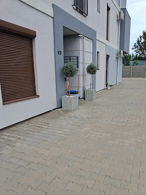 închiriez apartament o camera - imagine 9
