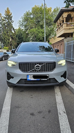 Volvo XC40 Plus Dark B3 (Petrol) AT7 FWD - imagine 6