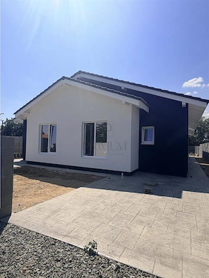 Duplex spatios - 3 dormitoare - asfalt - 415 mp teren