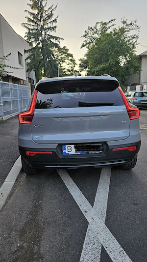 Volvo XC40 Plus Dark B3 (Petrol) AT7 FWD - imagine 5
