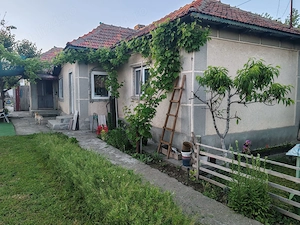 Casă cu teren generos în centrul comunei Cogealac   la doar 20 km de plaja Vadu și 40 km de Constanț