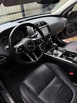 Jaguar XE 2020 - imagine 4