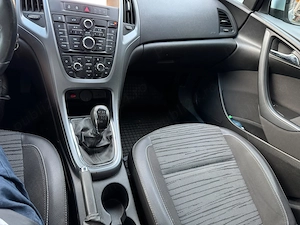 Opel Astra J Sedan 1.4 Turbo 140 CP   2018 - imagine 8