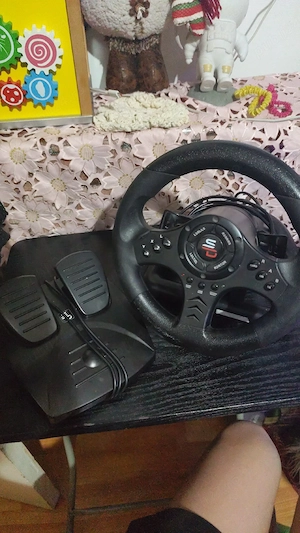 vand urgent volan cu pedale este nou!