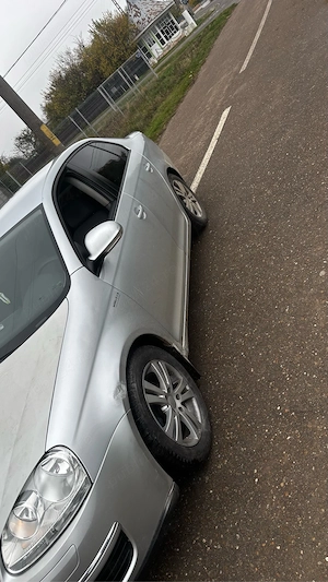 vand jetta mk5  - imagine 4