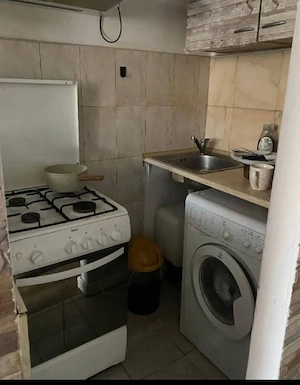 dau în chirie Garsonierastr Lombului cu Loc de parcarw - imagine 3