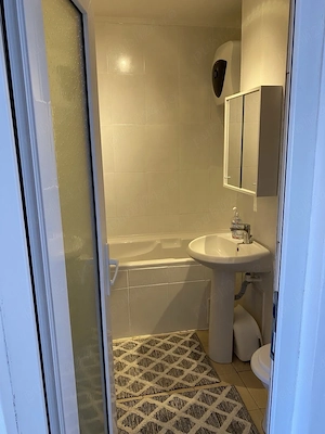 Proprietar, vând studio garsoniera la etajul 5 din 5 cu pod deasupra cu, în zona Km 4-5. - imagine 5