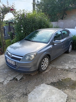 Vând Opel Astra h din 2005 înmatriculată în stare de functionare