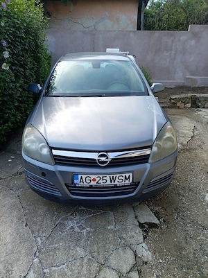 Vând Opel Astra h din 2005 înmatriculată în stare de functionare - imagine 2