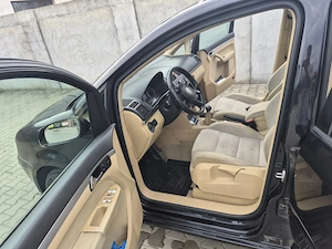 Volkswagen Touran (2004)   1.9 TDI, 5 Locuri, Motor 160.000 km - imagine 2