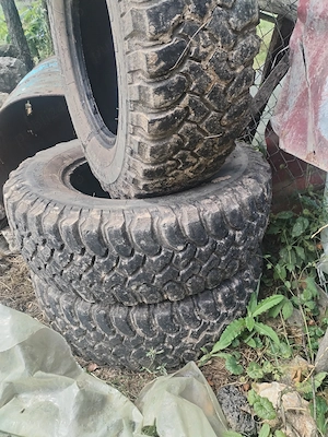 Vând 3 cauciucuri offrod 