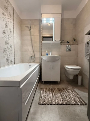 Apartament 3 camere 2 bai zona Spital - imagine 5