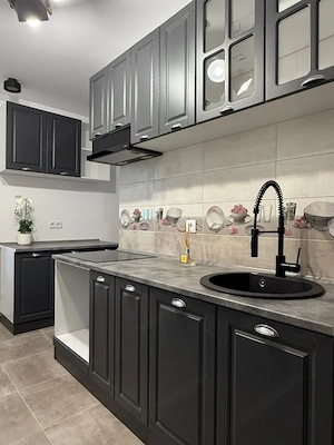 Apartament 3 camere 2 bai zona Spital - imagine 4