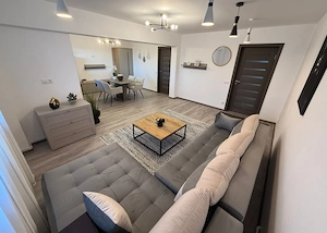 Apartament 3 camere 2 bai zona Spital - imagine 2