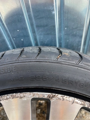 Set jante originale Mercedes-Benz 18” diamantate + anvelope 225/45 R18 M+S aproape noi. - imagine 3