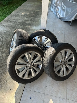 De vanzare 4 Roti Vw  205 55 16(iarna)