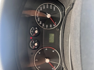 Vând Ford focus 2005 1.6 diesel  - imagine 4
