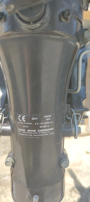 De vânzare motor barca Suzuki 6 cp. in 4 timpi din 2011 cu cizma scurta. Df 6. tel.  .