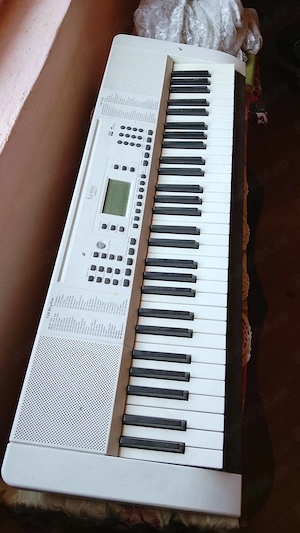 Vând orgă electrică 