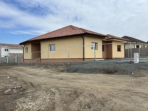 DUPLEX ZONA CARAGIALE LA 600 EURO - imagine 8