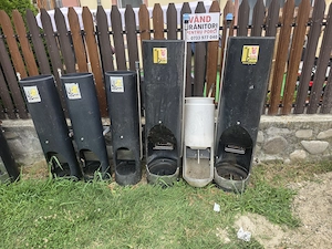 Vând hrănitoare semiautomate pentru porci 