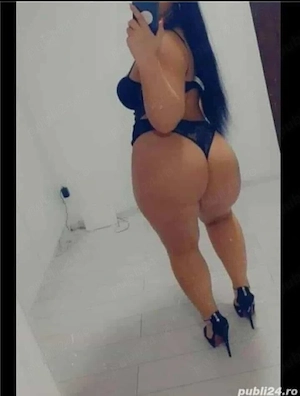 Transexuala Matura  fac si show la web 