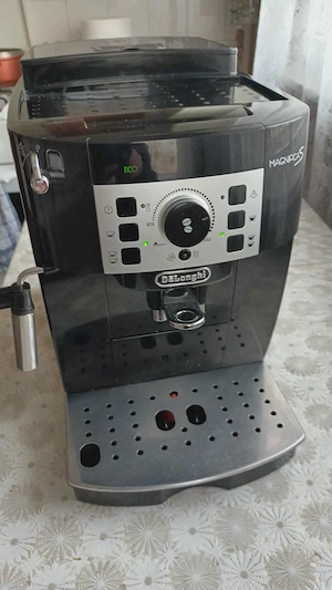 Vând DeLonghi Magnifica S model 2020