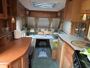 Rulotă Premium Bessacarr Cameo 495 SL   Impecabilă, Complet Off-Grid (Panou 300W   Baterie Gel 120Ah