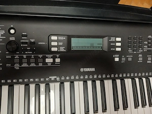 Orga Yamaha PSR -E 373