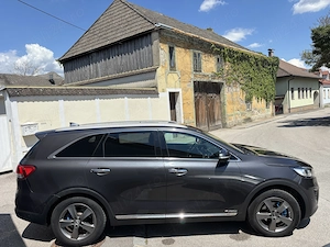 Kia Sorento III 2.2 CRDi AWD   2016 (prima înmatriculare 2017)   147 kW   200 CP   Nivel de echipare - imagine 3