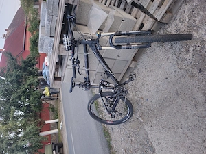 Bicicleta full suspension