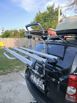 Vand suport pentru trei biciclete