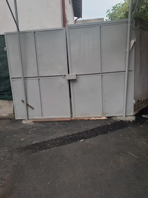 Vand usi metalice,de garaj.