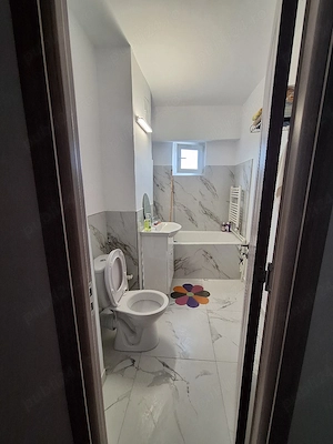 Inchiriez apartament 2 camere decomandat Unirii Sud-Luca